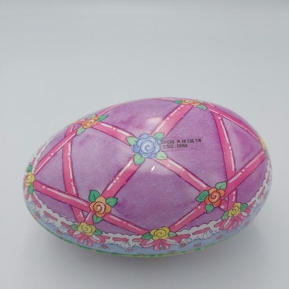 1980s CHICKS IN AN EGG 5" Covered Metal Easter Egg Tin w/ Decorative Inside‎ - Picture 3 of 5